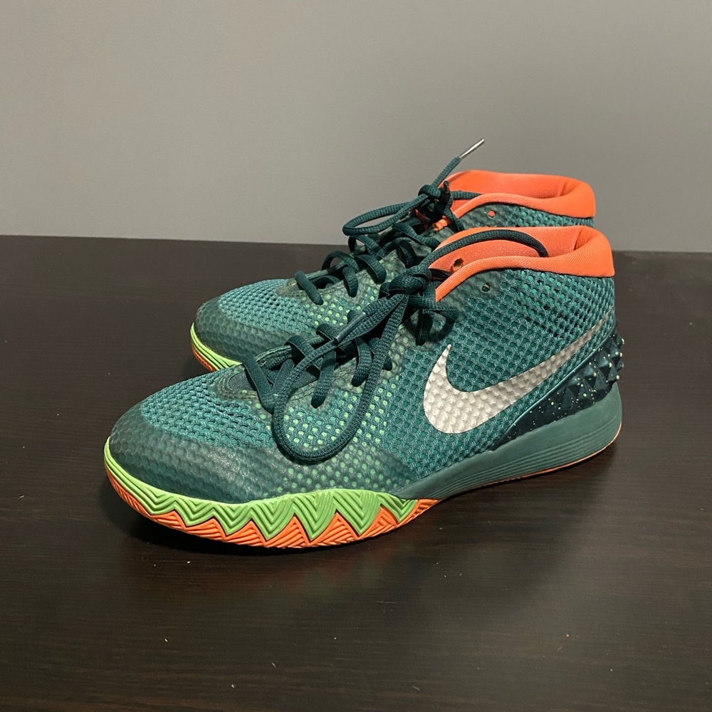 Nike Kyrie Flytrap 1 Basketball Shoe